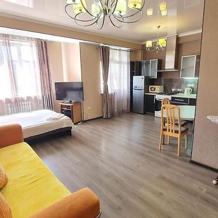 Orange Apartment With Panoramic View Bisjkek Buitenkant foto