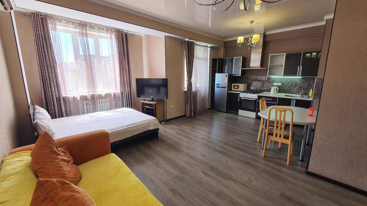 Orange Apartment With Panoramic View Bisjkek Buitenkant foto