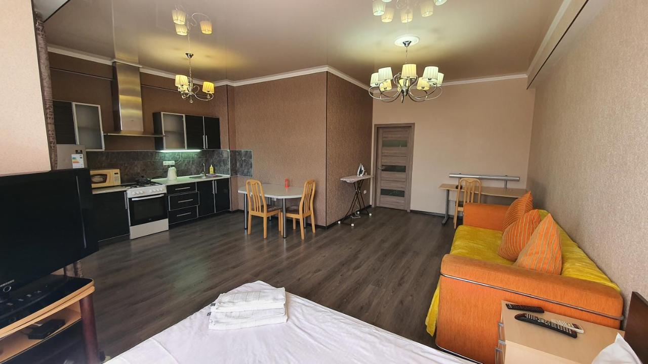 Orange Apartment With Panoramic View Bisjkek Buitenkant foto