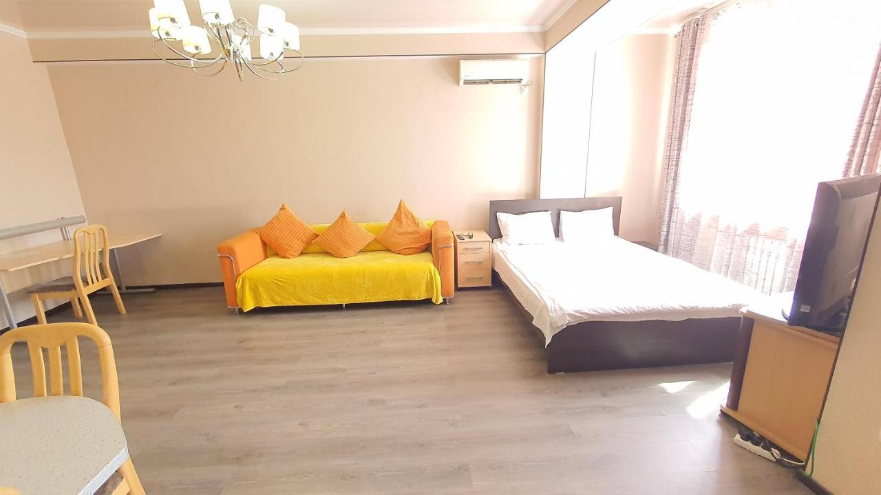 Orange Apartment With Panoramic View Bisjkek Buitenkant foto